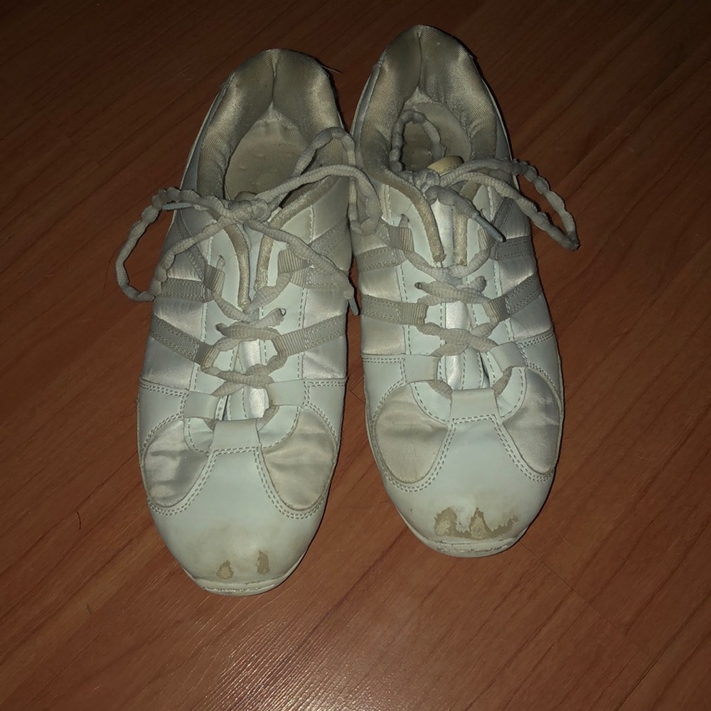 Chasse White Cheer Shoes size 7.5